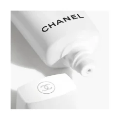 Chanel Solaire^UV ESSENTIEL | Avenue des Parfums